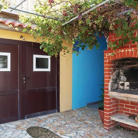 Appartement Amazing In Pag With 2 Bedrooms And Wifi