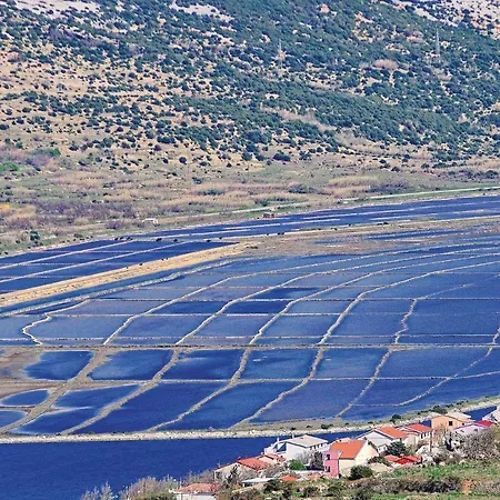 Amazing In Pag With 2 Bedrooms And Wifi Appartement Pag Town