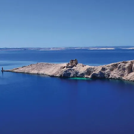 Amazing In Pag With 2 Bedrooms And Wifi *