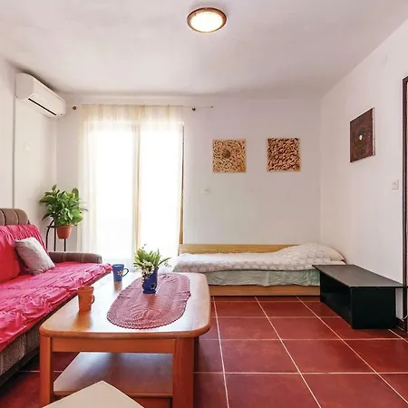 Appartement Amazing In Pag With 2 Bedrooms And Wifi *