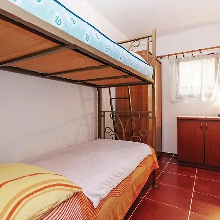 Appartement Amazing In Pag With 2 Bedrooms And Wifi
