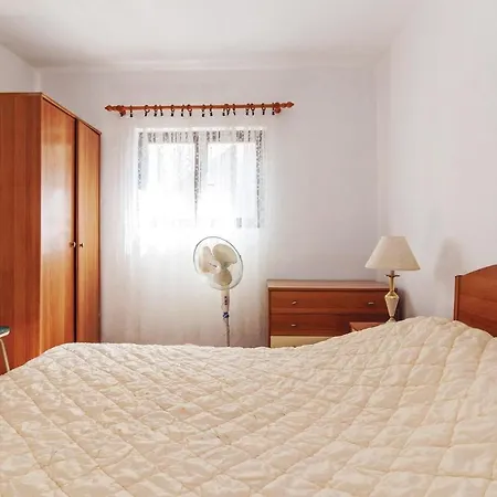 Apartman Amazing In Pag With 2 Bedrooms And Wifi Pag Town